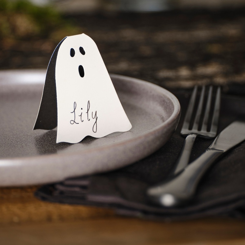 6 ghost place cards 6.9 x 5.5cm