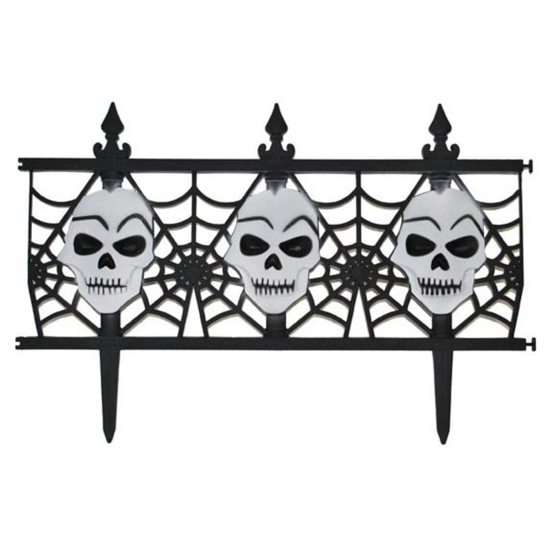 Horror skull garden fence 47x31cm