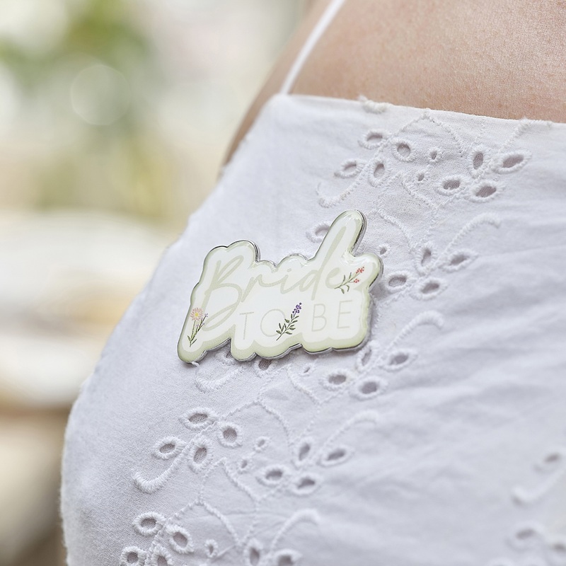 Blooming Bride Pin 5.3cm