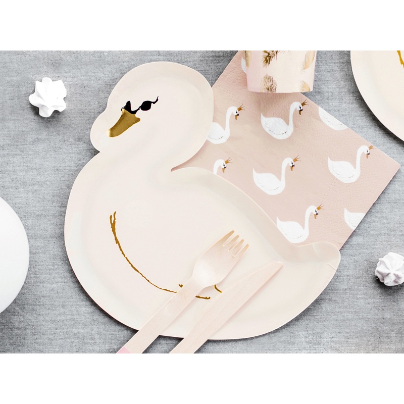 6 Swan Lake paper plates 23.5 x 22.5cm