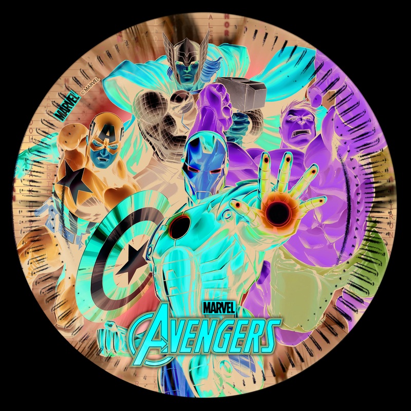 8 Avengers Universe paper plates 23cm