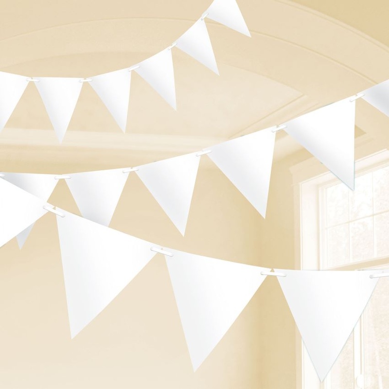 Giant plastic pennant chain white 10m