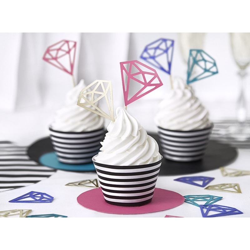 6 black and white cupcake molds