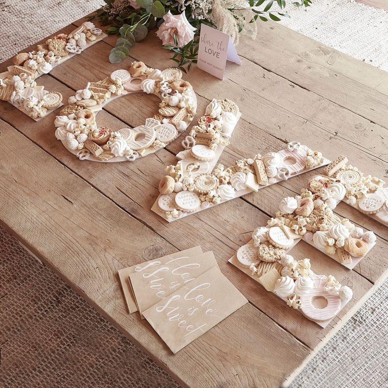 LOVE Serving Plates Set