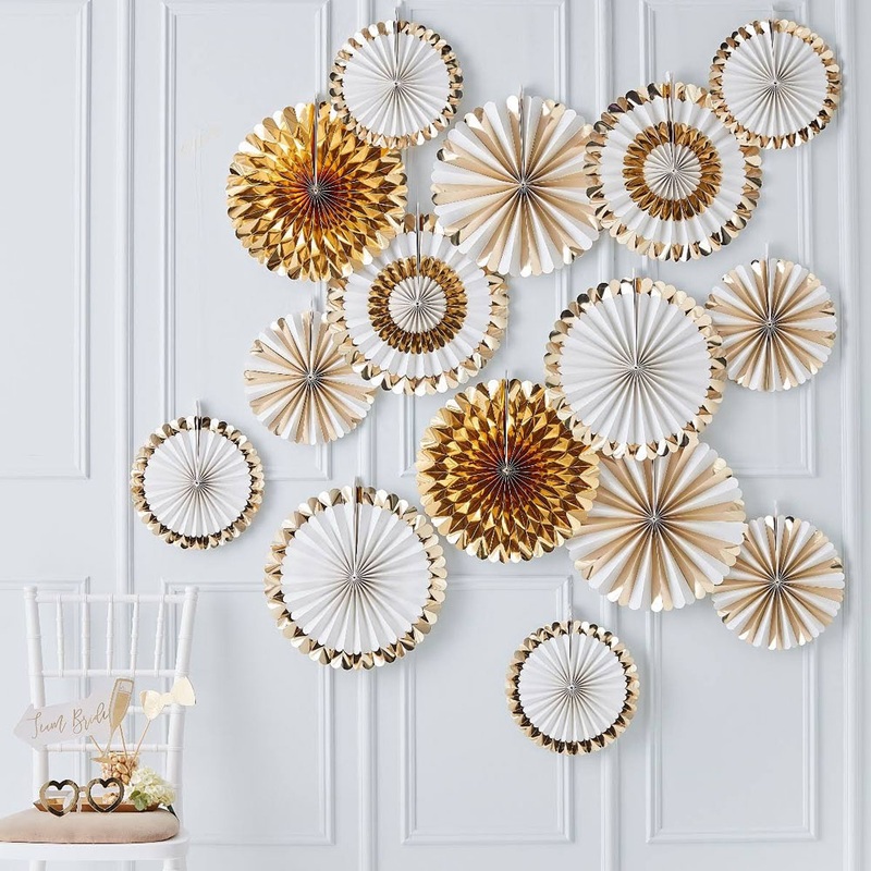 15 fan rosettes white-gold