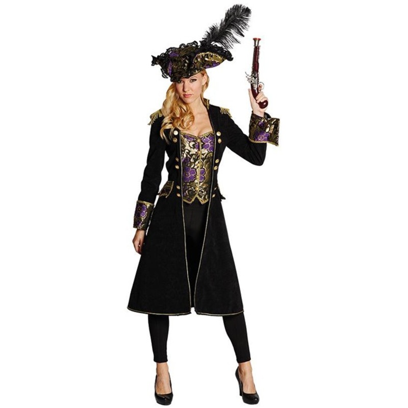 Renaissance pirate bride Francesca 38