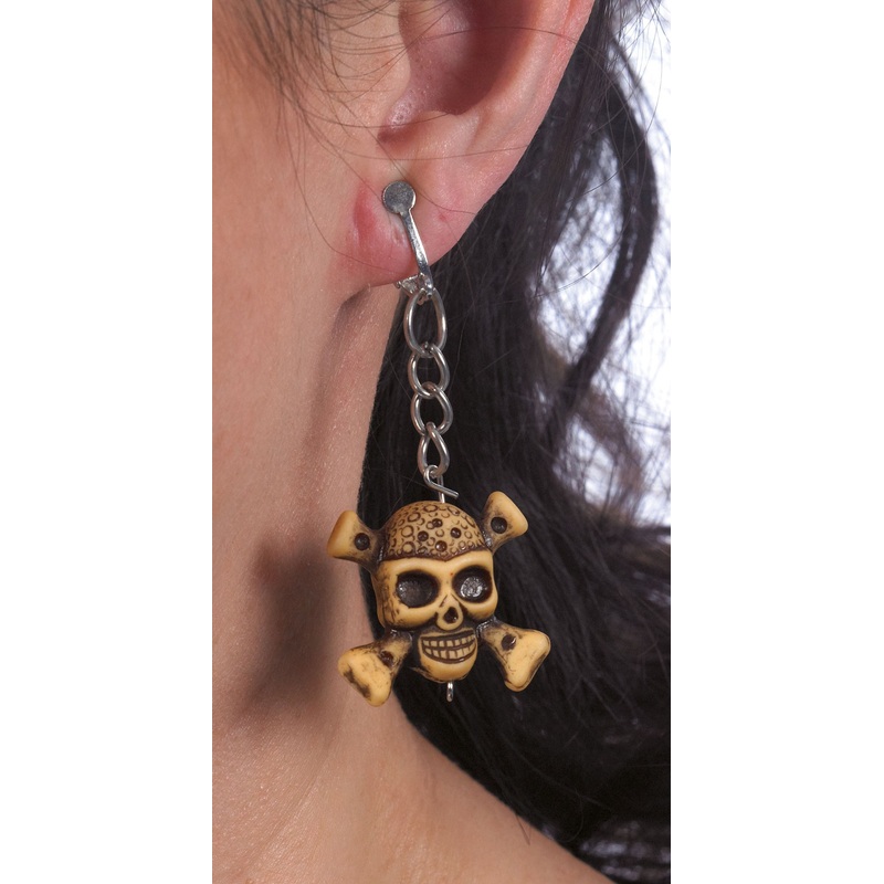 Earrings with pirate skull