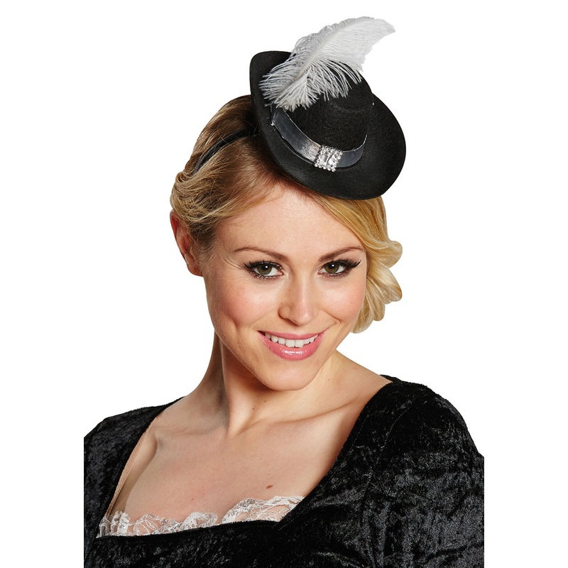Mini musketeer hat for women