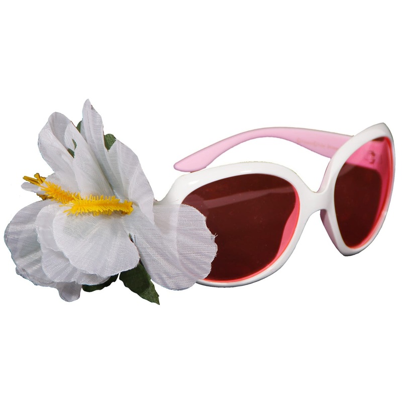Party glasses with flowers in white