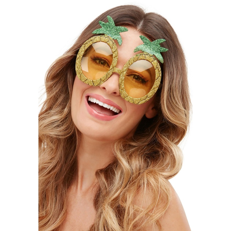 Sparkling pineapple glasses